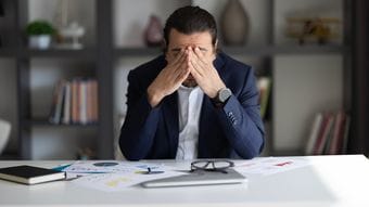 裕福で健康なエリートなのに｢うつ｣が続出…精神科医が抗うつ剤ではなく｢1カ月やめろ｣と命じた"ある行動"