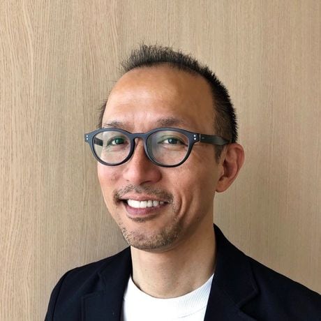 「3畳間なら寝て数時間で環境基準の二酸化炭素量を超えてしまうので、寝室の換気が大切になります」と語る一級建築士の中西ヒロツグさん。