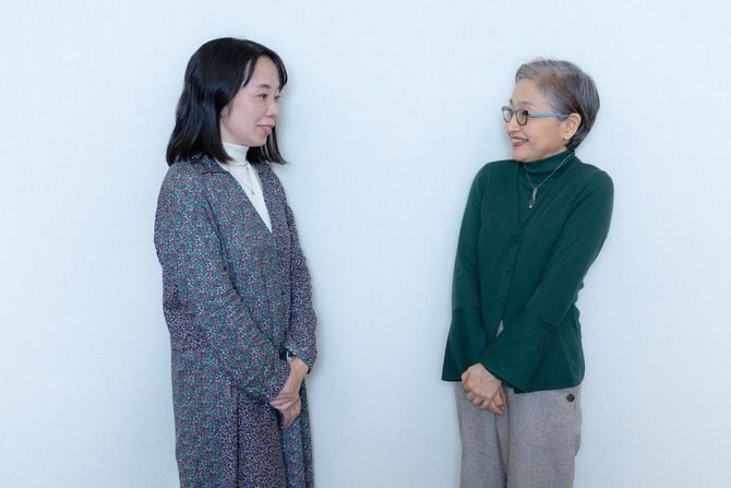 辛酸なめ子さん（左）、大塚ひかりさん（右）