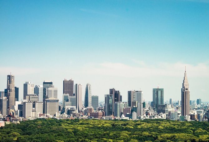 手前に新宿、奥に銀座が見える東京の景色
