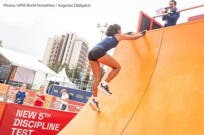 そり立つ壁をモチーフにしたヨーロッパ版のセット