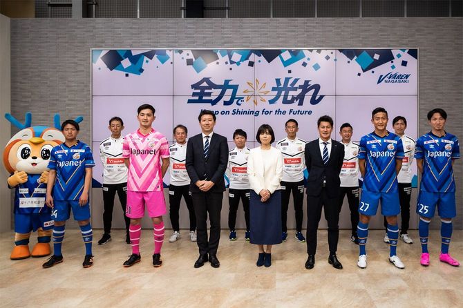 2021年1月20日の、新体制発表会で。前列中央が髙田春奈氏