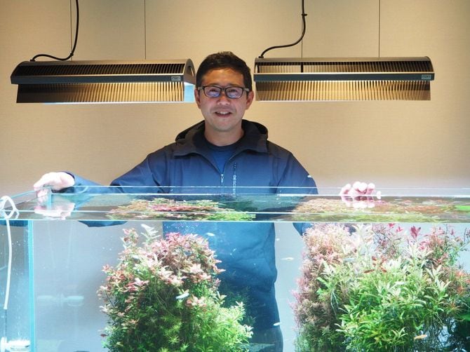 「めだかやドットコム」を営む青木崇浩さん。