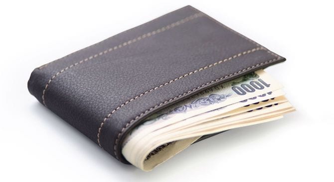 千円札のつまった財布