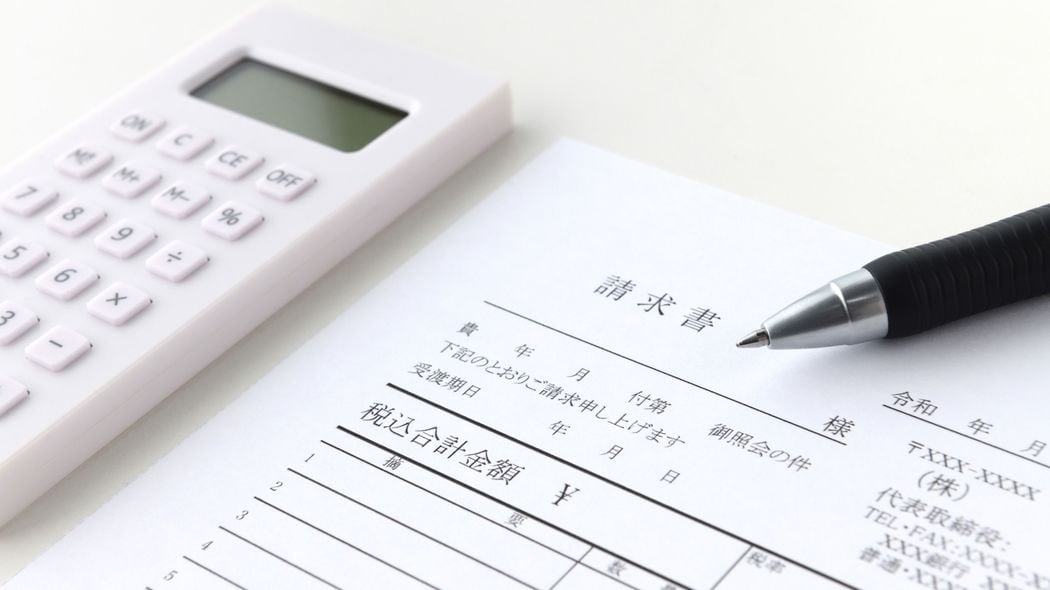 ｢こちらの書類にサインを…｣支払い延滞の常習犯だった取引先の態度がみるみる変わった敏腕営業マンの秘策 相手に責任を感じさせてからプレッシャーをかける