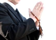 トラブル増！利用者が知らない「葬儀一式」のワナ