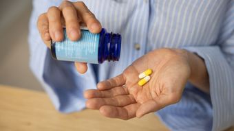 睡眠薬を飲むより効果的…睡眠科学者が｢不眠問題に最も効果があり､うつ症状を和らげる｣という治療の中身