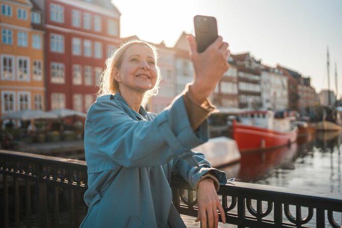 コペンハーゲンで自撮りする女性