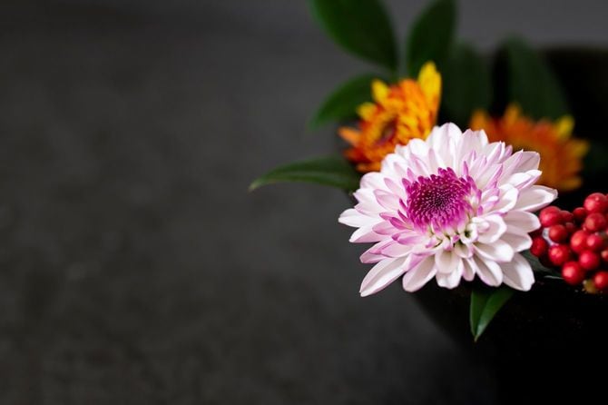 落ち着いたトーンの生け花