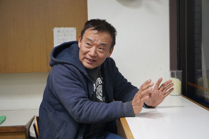 弁当作りの苦労を語るPALのオーナー・店主の井口和彦さん