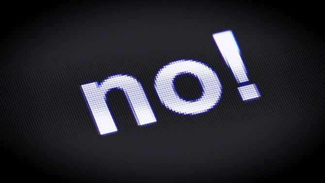 モニターに表示されたno！の文字