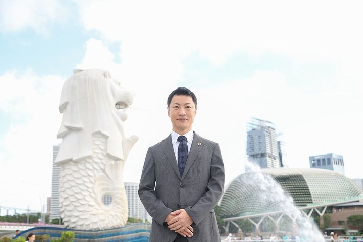 大和証券のシンガポール法人WCS（ウェルス・アンド・コーポレート・クライアント・ソリューションズ）の森本博仁さん。シンガポールの日本人顧客から総資産1兆円を預かる「七人の侍」の1人だ