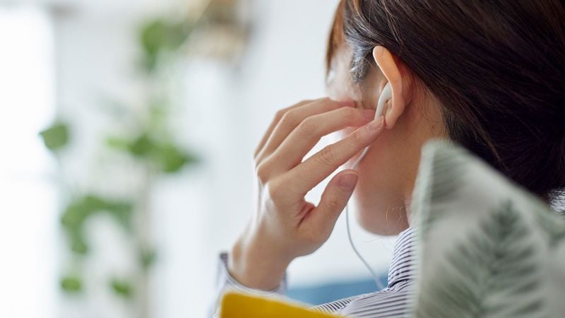 ｢イヤホン｣と｢ヘッドホン｣のどちらを選ぶべきか…医師が警告する｢音疲れ｣のリスク､耳の老化を早める悪習慣 疲れた耳を絶対に放置してはいけない理由