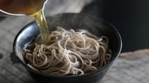 そば屋の常識｢40分｣を｢5分｣に変えた…ゆで太郎社長が生んだ､美味しくて早い｢儲かるダシパック｣の秘密