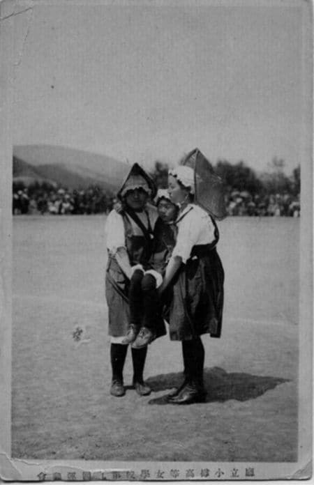 【図版2】小樽高等女学校の運動会の様子。1918(大正7)年ごろ撮影