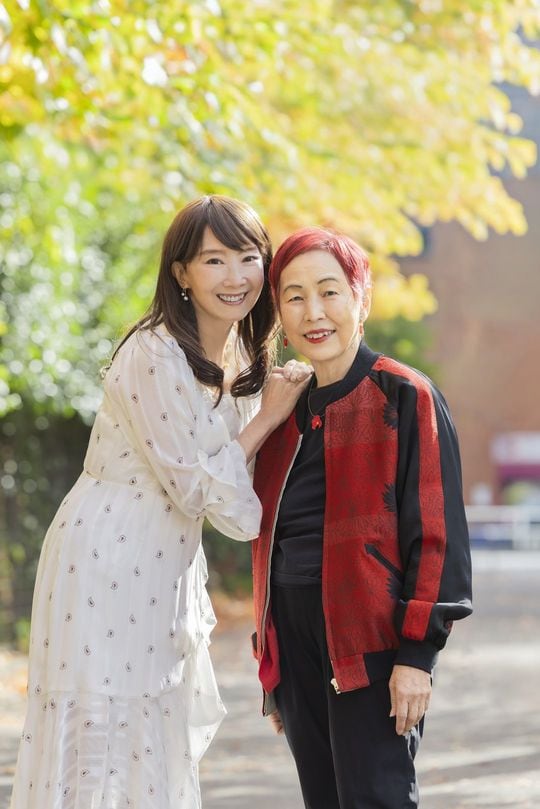 アグネス・チャンさん（左）と上野千鶴子さん