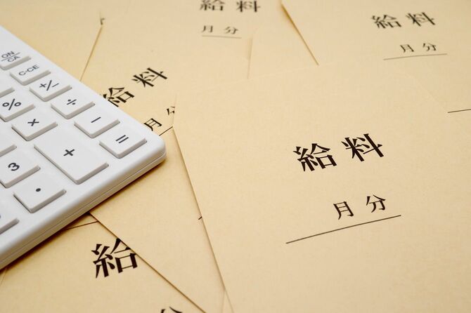 日本の給料袋と電卓