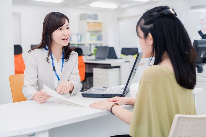 行政手続きにマイナンバーカードが必要に（※写真はイメージです）