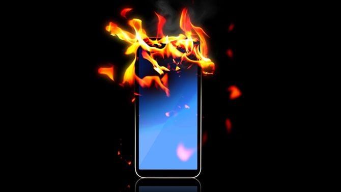 炎がついたスマートフォン