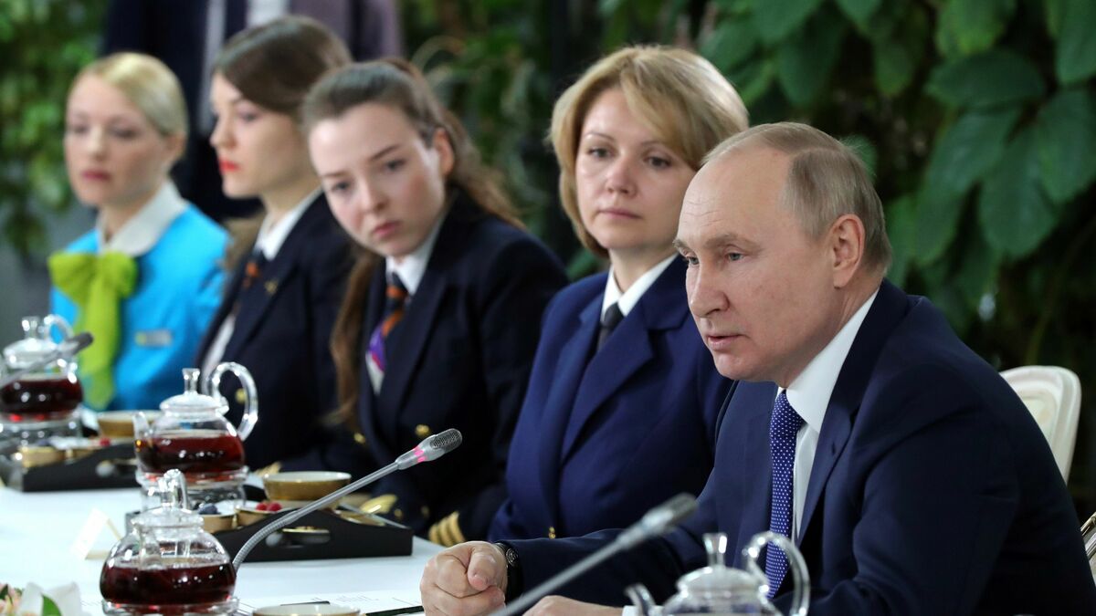 プーチン大統領の支持率が71 に ロシア国民がウクライナ侵攻に賛成する深刻な理由 学校では これはロシアによる平和維持活動 と教育されている 2ページ目 President Online プレジデントオンライン