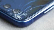 スマホの画面にひびが入ったらどうすべきか?