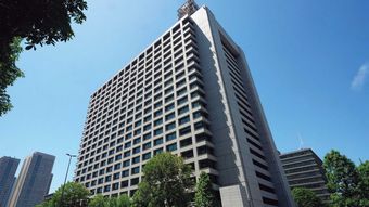 国民のために総務省を分割し省庁を増やすべきだ
