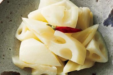 ピリッと辛く食べ応えもある"れんこんの酢炒め"