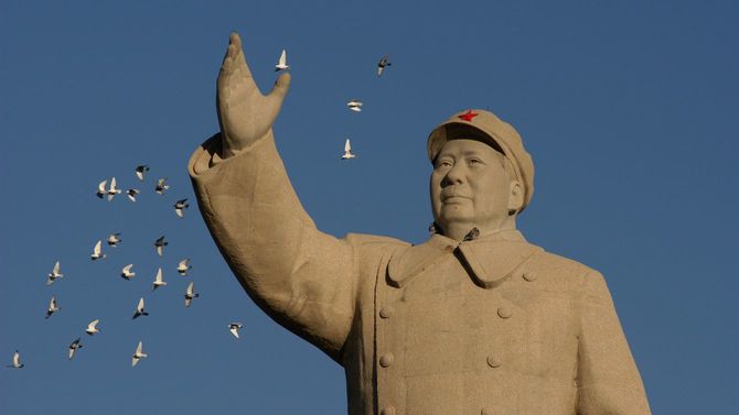 毛沢東の像