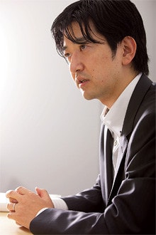 <strong>鎌谷賢之</strong>●ソフトバンク社長室経営戦略グループグループマネージャー。東京大学法学部卒。2005~08年三洋電機会長室、経営戦略部など。経営ビジョン・中期経営計画の策定を担当。2009年ソフトバンク入社、IR室を経て現職。