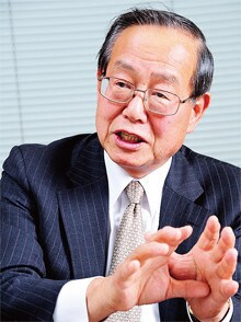 <strong>元日本銀行神戸支店長 遠藤勝裕</strong>●ときわ総合サービス社長。1945年、山形県生まれ。68年早稲田大学政経学部卒業、日本銀行に入行。90年青森支店長、94年神戸支店長、96年電算情報局長、98年日銀を退職。日本証券代行社長などを経て、現職。