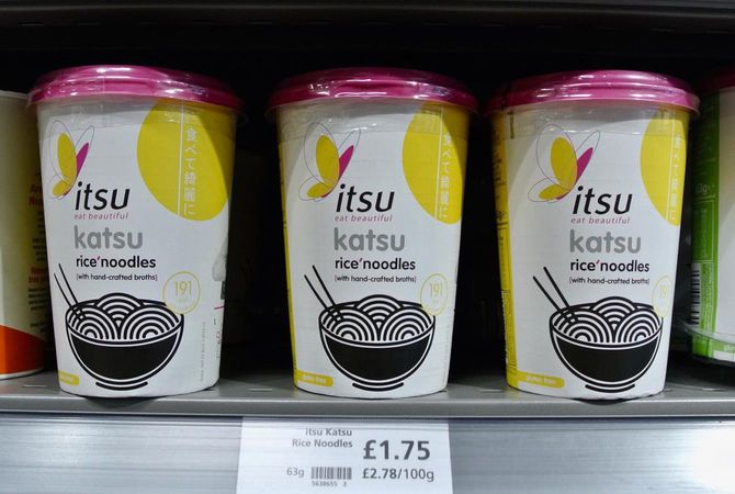 itsuのカツカレー味ヌードル