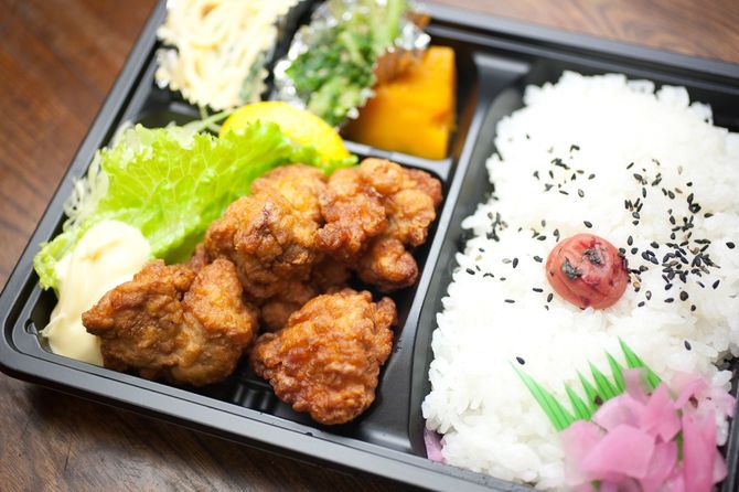 鶏の唐揚げ弁当