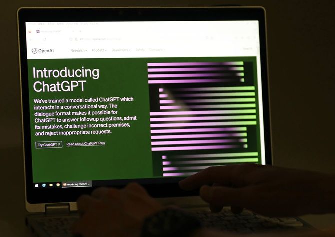 対話型人工知能（AI）「チャットGPT」のパソコン画面