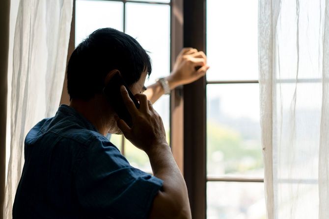 ウィンドウの横にある電話