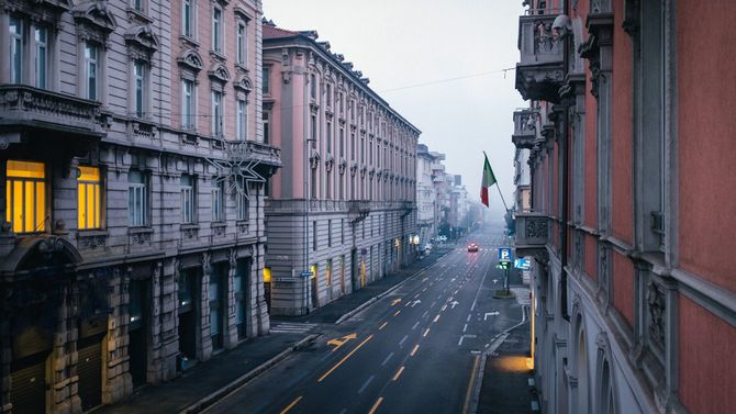 空っぽのイタリア・ベルガモの通り