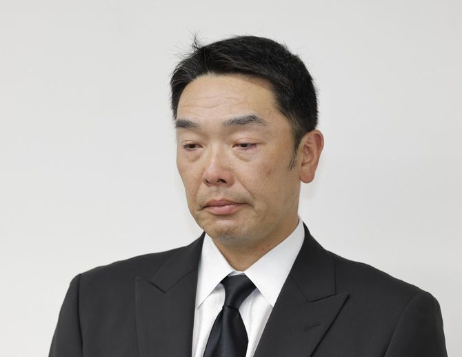 辞任し、取材に応じるプロ野球巨人の阿部慎之助前監督＝2026年5月26日、東京・大手町