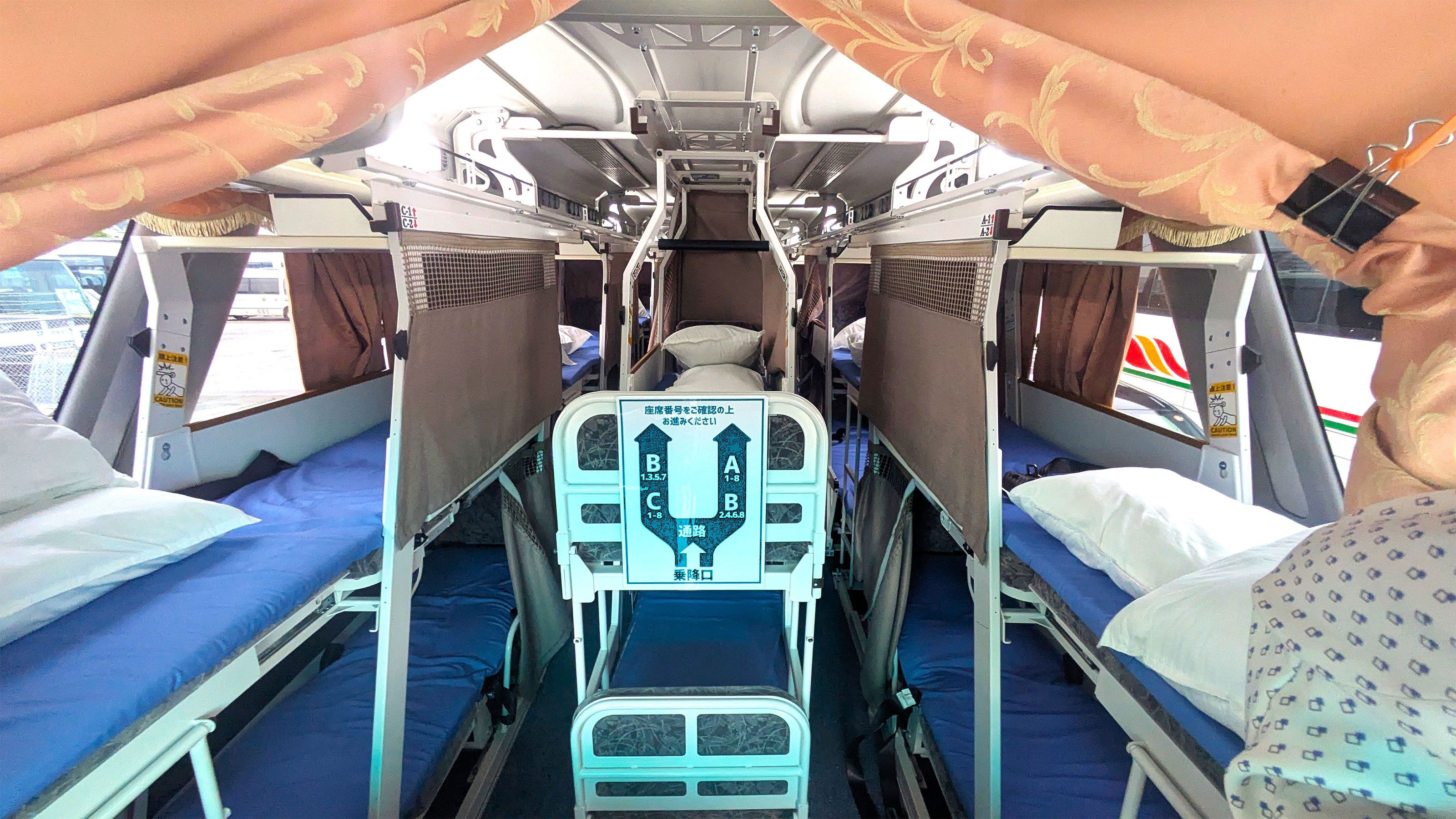 東京―高知11時間｣が苦行じゃなくなった…｢日本初のフルフラットバス｣を