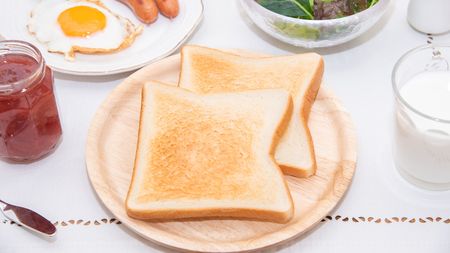 毎朝のパン をやめるだけで胃もたれ イライラが解消 体調不良で悩む人がまずやるべきこと 炭水化物依存があなたを 食の奴隷 にする President Online プレジデントオンライン 毎朝のパン をやめるだけで胃もたれ イライラが解消 体調不良で悩む人がまずやるべきこと 炭水化物依存があなたを 食の奴隷 にする President Online プレジデントオンライン