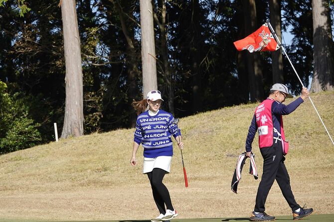 女子ゴルファーの笹原優美選手。TWGT（Thanks Women's Golf Tour）というミニツアーで活躍するかたわら、プロテストへの挑戦を続けている