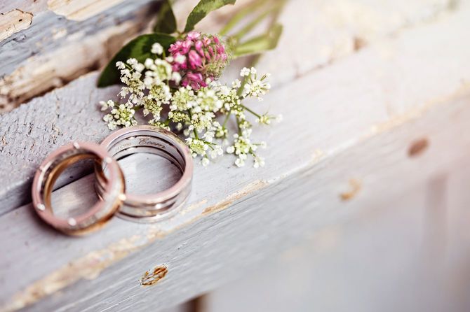 指輪と花