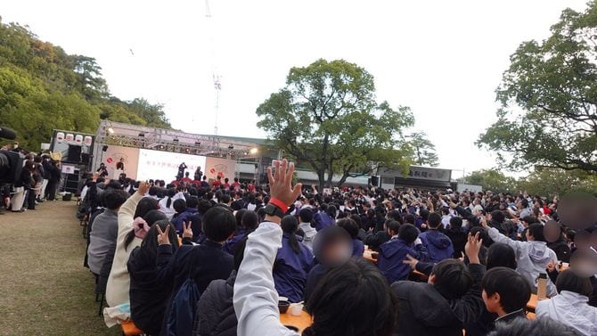 試食会参加者は地元の高校生なども多く、会場はおおいに盛り上がった