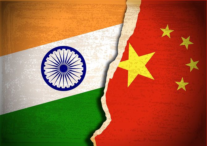 インドと中国の国旗の紛争概念
