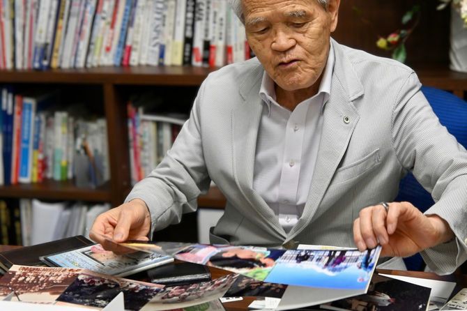 写真を見ながら説明してくれる小星さん