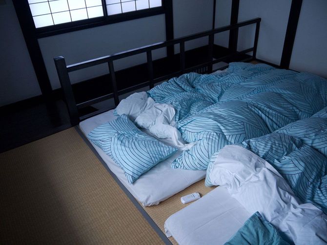 和室に敷かれた布団