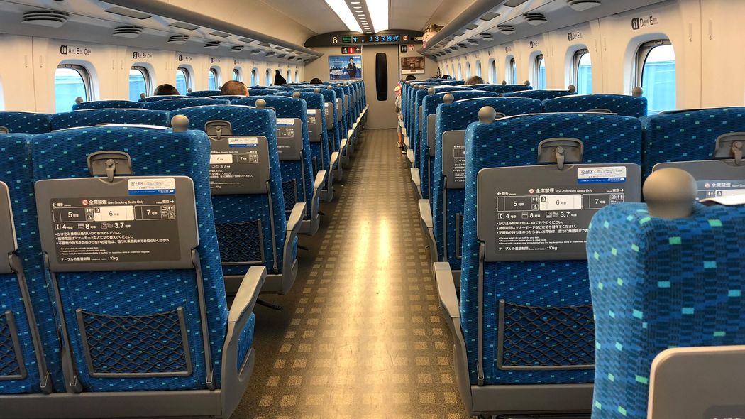 ｢自由席券だけで指定席車両に立つ人｣は非常識なのか…｢お盆の大混雑｣をさばくJR東海の"真逆の見解"