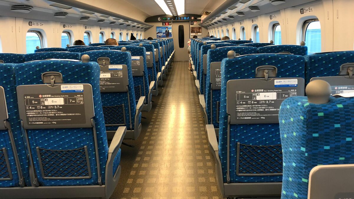自由席券だけで指定席車両に立つ人｣は非常識なのか…｢お盆の大混雑｣を