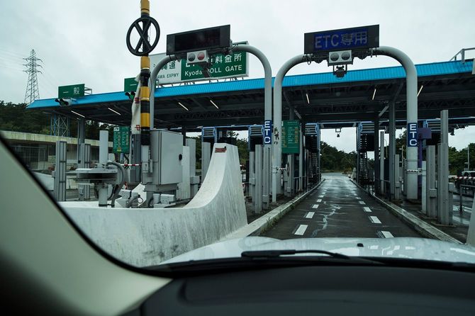 高速道路のETC専用レーン