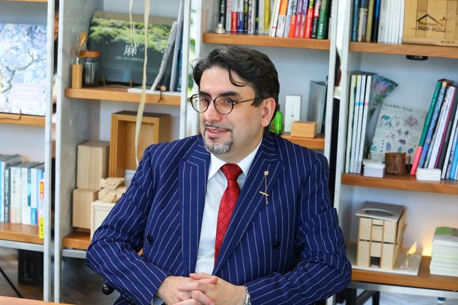 「日銀が金融緩和を続けていることで、資産を持つ人と持たない人の格差は拡大している」とエミンさん。