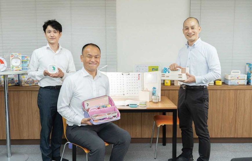 左からソニックの企画開発部プロダクト課の樋口寛征さん、代表取締役の佐々木康道さん、企画開発部部長の糸井和生さん。