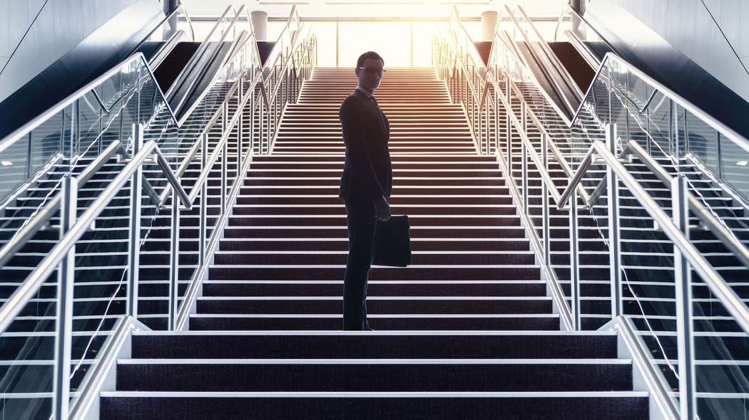 早慶MARCHも例外ではない｢私文事務系｣終焉の時代…｢40歳年収400万vs1500万｣いま昇進レースに起きている異変 ｢ソルジャー営業マン｣はいらなくなりつつある